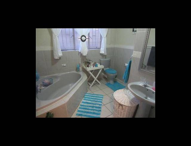 3 BEDROOM SECTIONAL TITLE TO LET IN GEELHOUTPARK